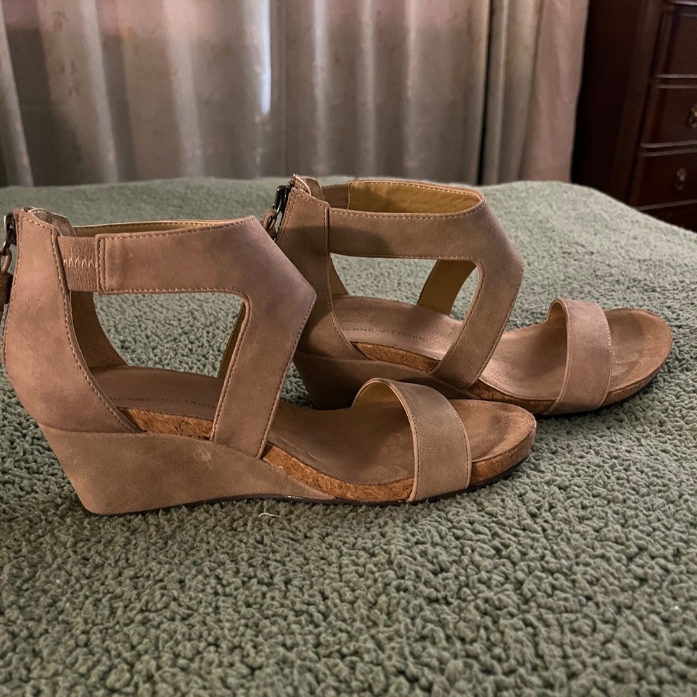 Adrienne Vittadini suede sandals. NWT. Size 6.